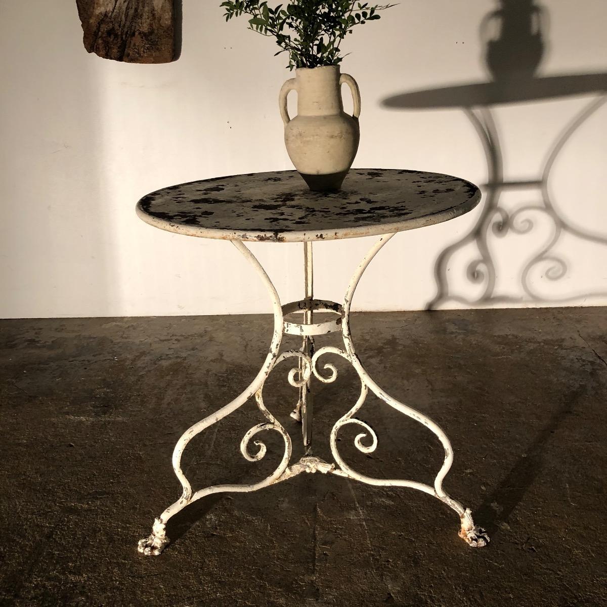 1900 Arras garden table